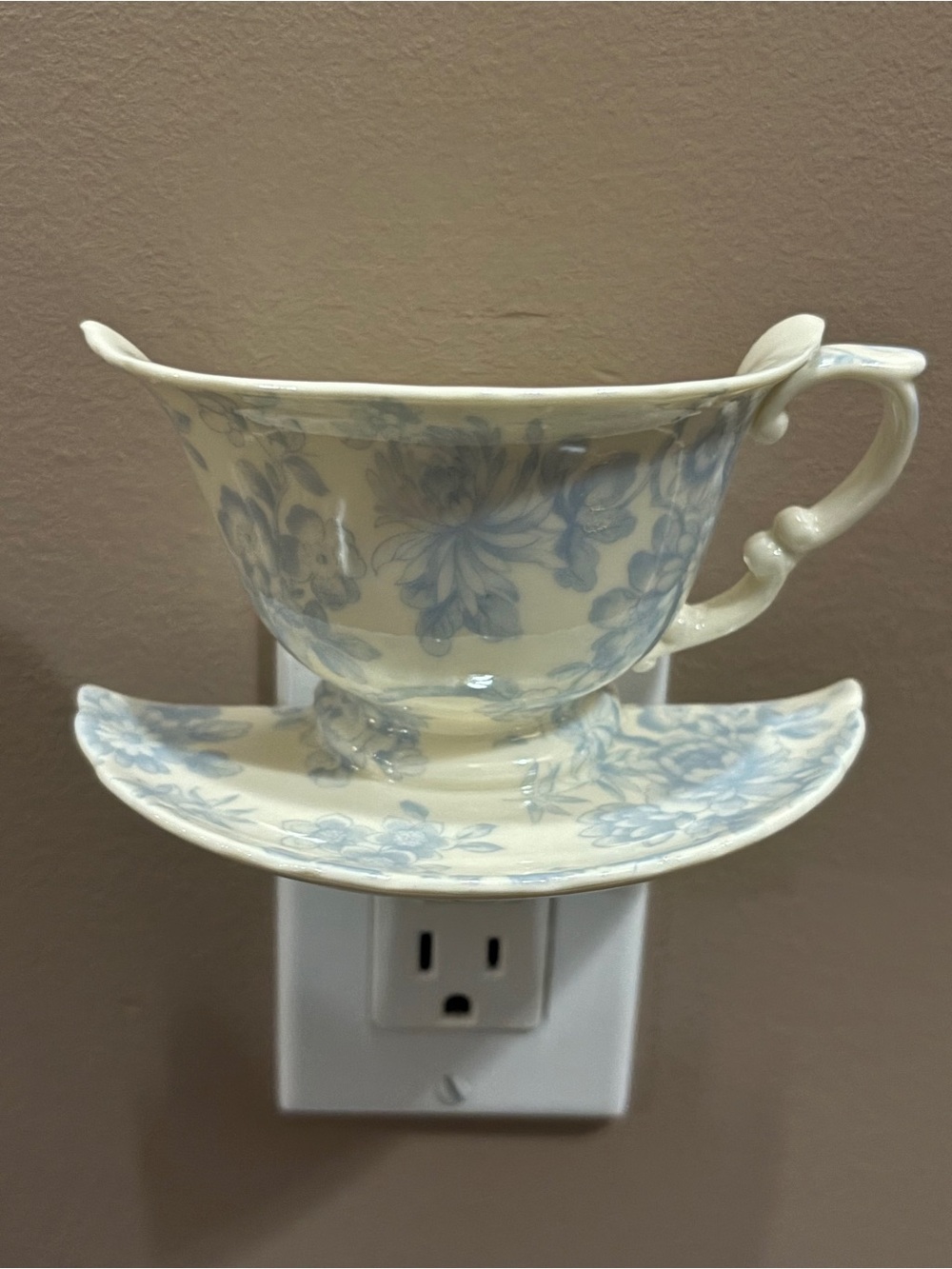 Skye McGhie Rhapsody 1/2 Cup  Porcelain Accent Light. Porcelain Transferware